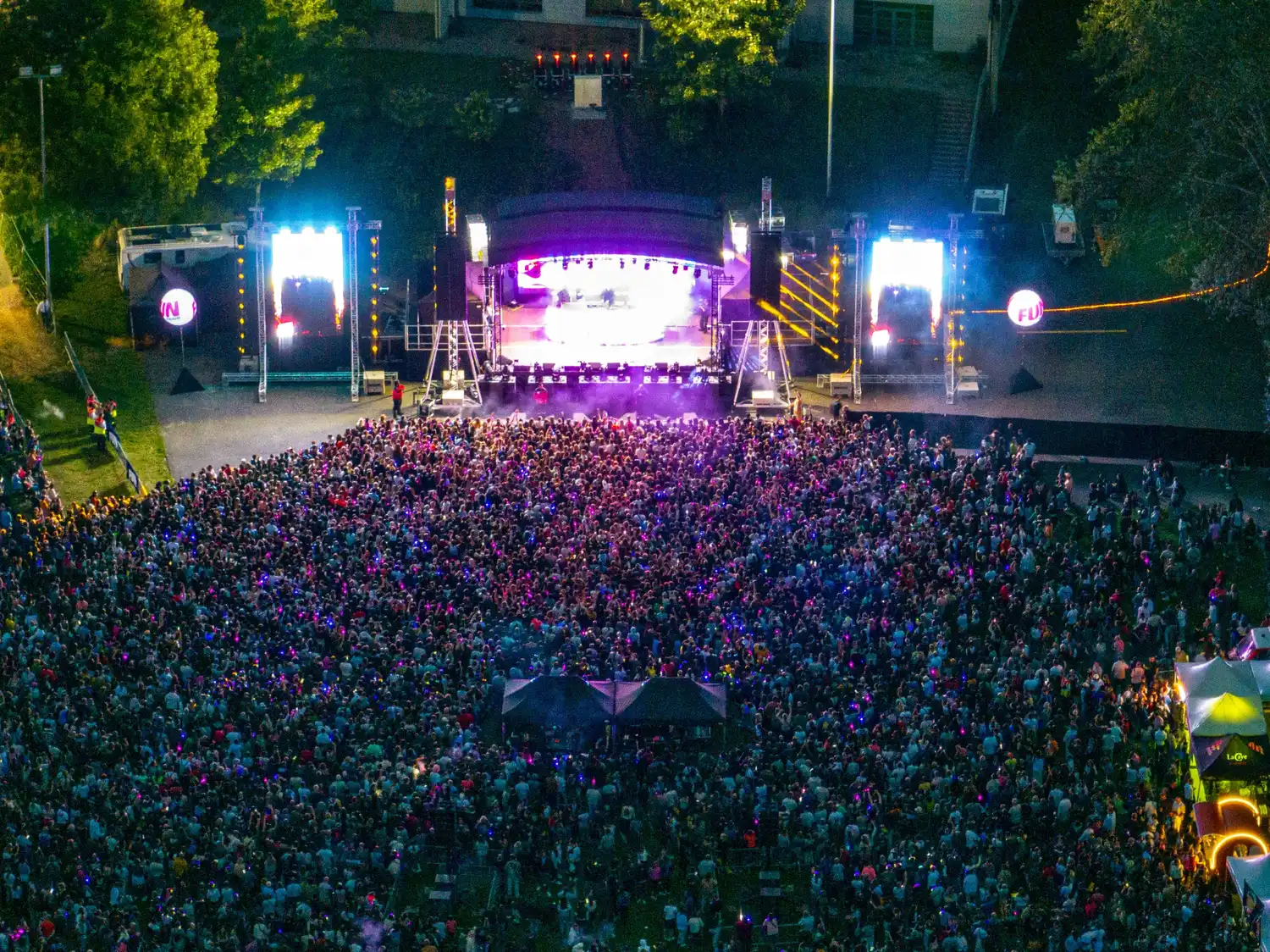 Sc&egrave;ne du concert Fun Radio Live Vend&ocirc;me